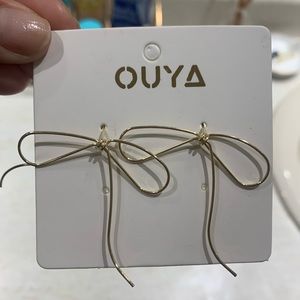 Gold bow threaded earrings